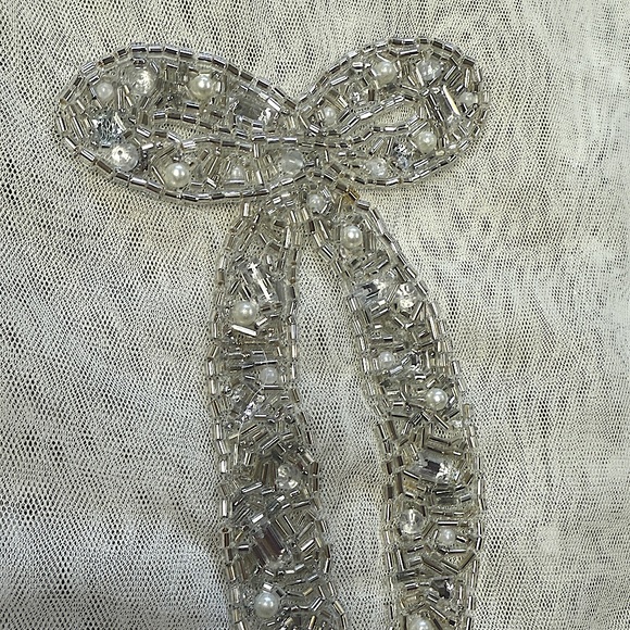 RARE FIND! 🎀 Tahari Sheer Beaded Bow Table Runner - Picture 2 of 4